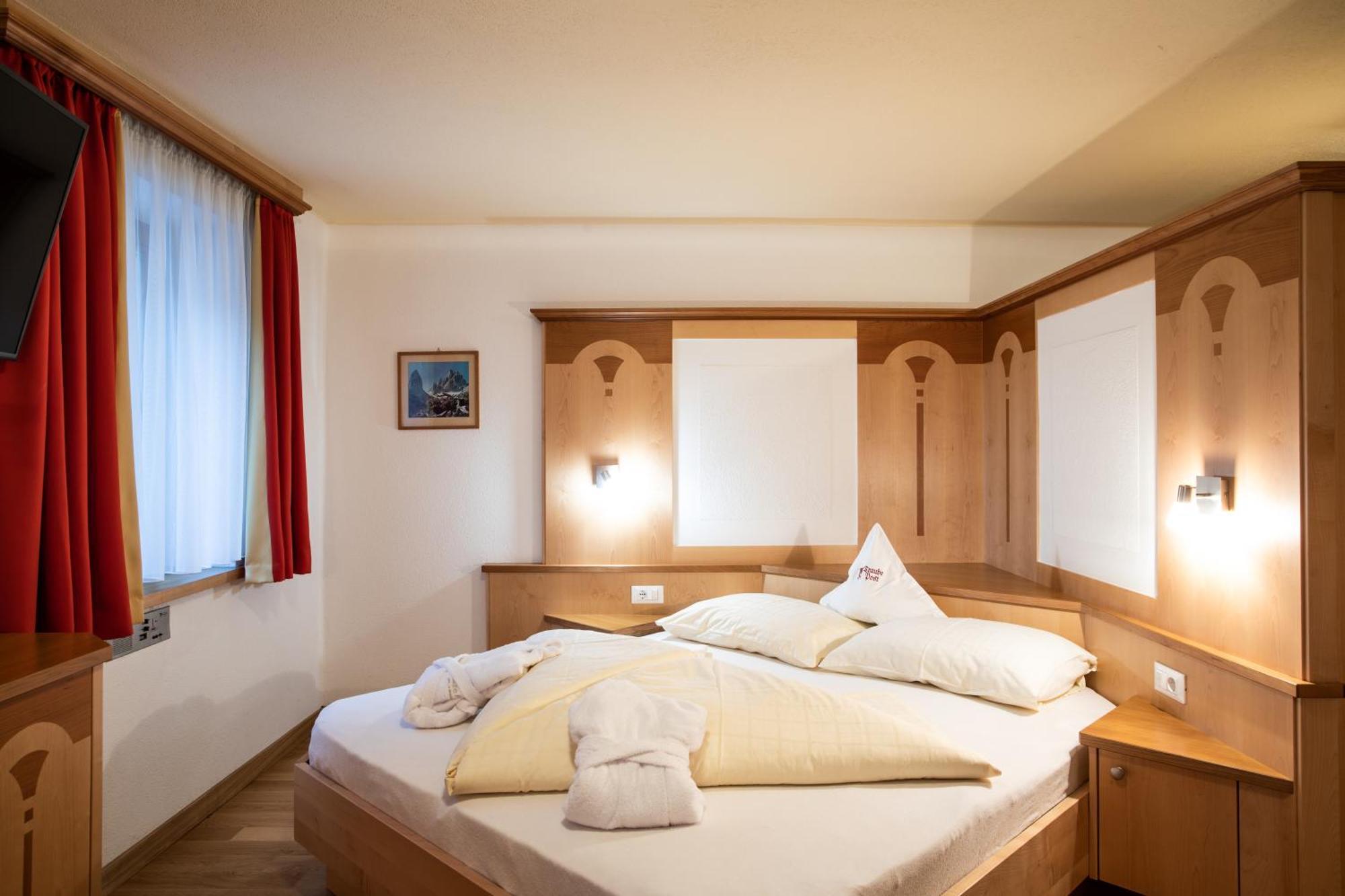Aktiv- Und Wellnesshotel Traube- Post Curon Venosta Εξωτερικό φωτογραφία